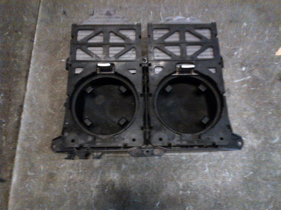 02-05 PORTAVASOS BMW 745I 745LI PORTAVASOS Foto 1 de 1