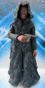 DOCTOR WHO FIGURE * DECAYED MASTER & GUN* THE DEADLY ASSASSIN *CLASSIC FIGURE* - Picture 1 of 4