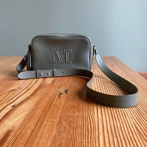 Max Mara $890 Green Elsam Leather Monogram Zip Top Crossbody Bag Purse 0806JH - Picture 1 of 5
