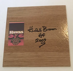 HUBIE BROWN Atlanta HAWKS Basketball Signed Vinyl Floor Tile 6 x 6 NBA Coach HOF - Picture 1 of 1