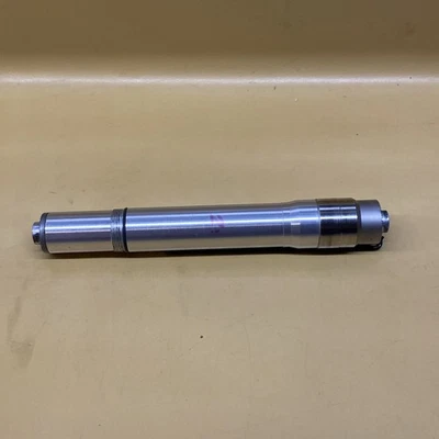 Eje de cubo de freno de llanta de liberación rápida tándem clásico trasero Chris King 10 mm x 145 mm Foto 1 de 4