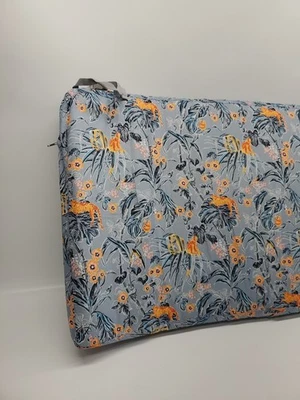 Cojín de banco al aire libre estilo Vera Bradley, 54x18x3 pulgadas, inodoro selva tropical Foto 1 de 4