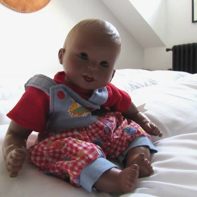 Poupée métisse Corolle Calin mâlin et ses vêtements en excellent état - Photo 1/4