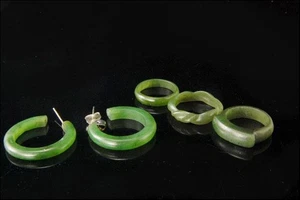 4 VINTAGE KONVOLUT SPINAT JADE CREOLEN SATTELRING BÄNDER - Bild 1 von 1