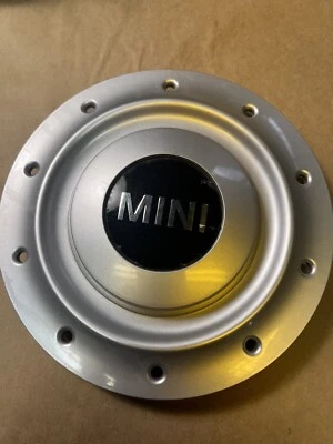 MINI COOPER 2002-2014 CLUBMAN 2008-2014 TAMPA CENTRAL PRATA 1512572 FABRICANTE DE EQUIPAMENTO ORIGINAL - Imagem 1 de 4