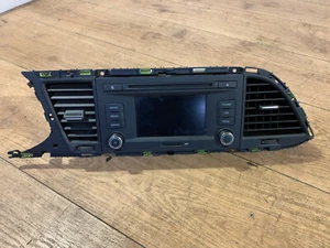 Seat Leon 5F  Radio Autoradio 5F0035869B mit Verkleidungen Bj 2013 - Bild 1 von 6