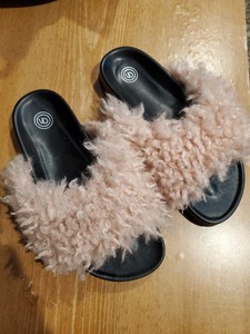 urban outfitters fur slides