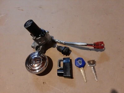 Yamaha V-Star Custom XVS 1100 Ignition Switch, Gas Cap, Cover & Helmet Locks - Изображение 1 из 4