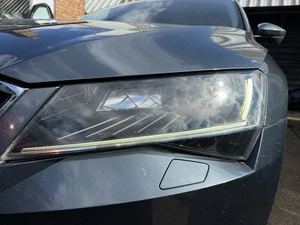 SKODA SUPERB MK3 PASSENGER SIDE FRONT XENON HEADLIGHT 3V2941015A 2015-2019 - Picture 1 of 10