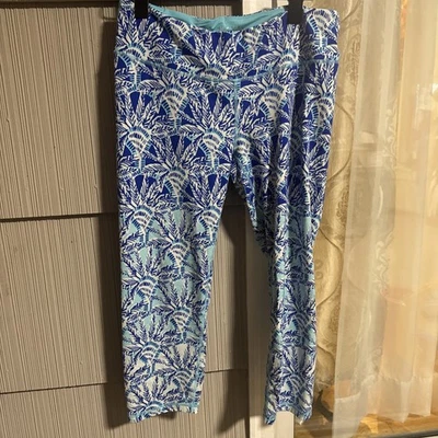 NWT Lilly Pulitzer UPF 50+ Weekender Whisper Blue One Of a Kind Crop Leggings L - Image 1 of 4