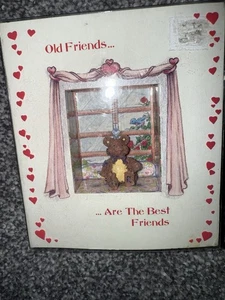 Caja de sombra de oso vintage Pascua ilimitada “viejos amigos… son los mejores amigos” - Imagen 1 de 3