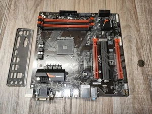 Gigabyte GA-X370M Gaming 3 AM4 Mainboard / Motherboard - Bild 1 von 1