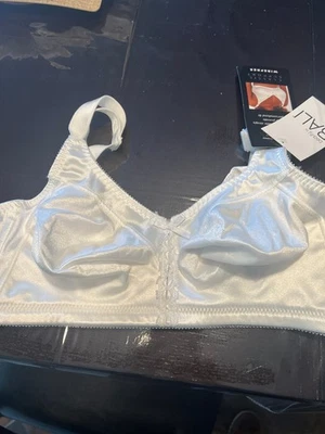 Bali Double Support Wirefree Bra 38D Style DF3820 white NWT - Image 1 of 4
