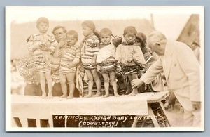 AMERIKANISCHER SEMINOLE INDIANISCHER BABYWETTBEWERB ANTIKE ECHTFOTO-POSTKARTE RPPC F OLSEN - Bild 1 von 2