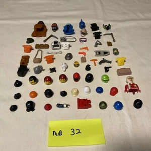 Konvolut Mini Spielzeug gemischte Teile. Helme, Rucksäcke, Mützen +++. - Bild 1 von 7