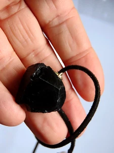 Turmalina negra en colgante de plata de ley - EN BRUTO CON BRILLO NATURAL - Imagen 1 de 9