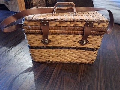 Cesta de picnic vintage Foto 1 de 3