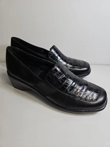 Clarks Black Leather 2" Wedge Heels Slip-On Loafer Shoes 9.5M - Picture 1 of 8
