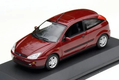 Ford Focus MK1 3-türig Bj. 1998-2001, Dunkelrot-Metallic, MINICHAMPS Im M.1:43 - Immagine 1 di 4