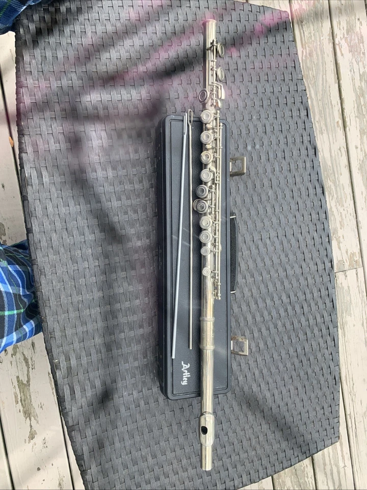 Flauta enchapada en plata Artley 18-0 de colección - Hecha en EE. UU. con estuche Brazos Foto 1 de 4