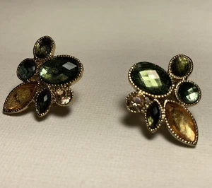 VINTAGE GREEN AND AMBER SCREW BACK GOLD TONE EARRINGS - Bild 1 von 2