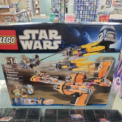 LEGO 7962 Star Wars Anakin’s and Sebulba's Podracers Set - Image 1 of 4
