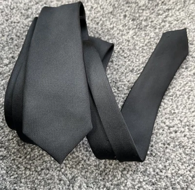 Corbata para Hombres River Island Negra Ajustada Sólida Inteligente Formal Evento 2" de Ancho Foto 1 de 2