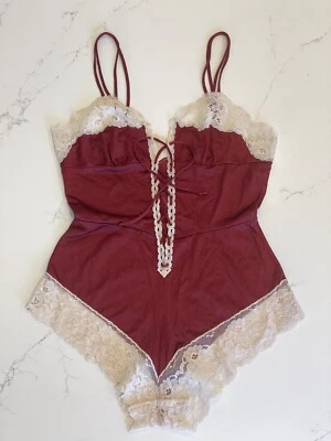 Mameluco de peluche Rogers vintage sedoso de nailon granate con cordones delanteros talla 34 Foto 1 de 4