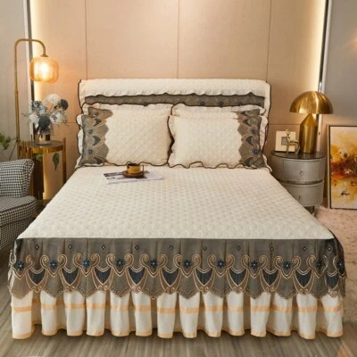 Juego de colcha de terciopelo de encaje de lujo con 2 almohadas falda de cama cómoda Foto 1 de 4