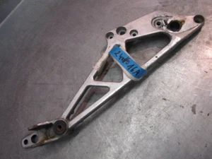 HONDA VF750F VF750 INTERCEPTOR VOETSTEUNHOUDER STEP HOLDER RH 50610-MB2-010 - Bild 1 von 2