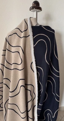 Premium Bogner Reine Wolle Velours  2,20  Mtr x 1,52 Marine Beige „Doubleface“ - Bild 1 von 4