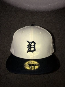 NUOVO berretto aderente Detroit Tigers New Era 7 1/2 crema/blu navy nuovo con etichette spedizione veloce - Foto 1 di 7