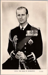 Tarjeta postal de la realeza británica RPPC del príncipe Phillip de la década de 1950 "SRH el duque de Edimburgo" - Imagen 1 de 2