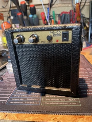 3RD AVENUE 5w Amp PG-05 AMPLIFIER PORTABLE MINI GUITAR BATTERY / MAINS 9V (4) - Image 1 of 4