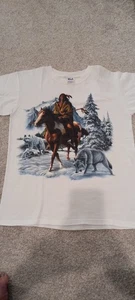 Vintage Indianer Pferd Wolf weiß Tshirt Grafik Tee Größe Medium  - Bild 1 von 5