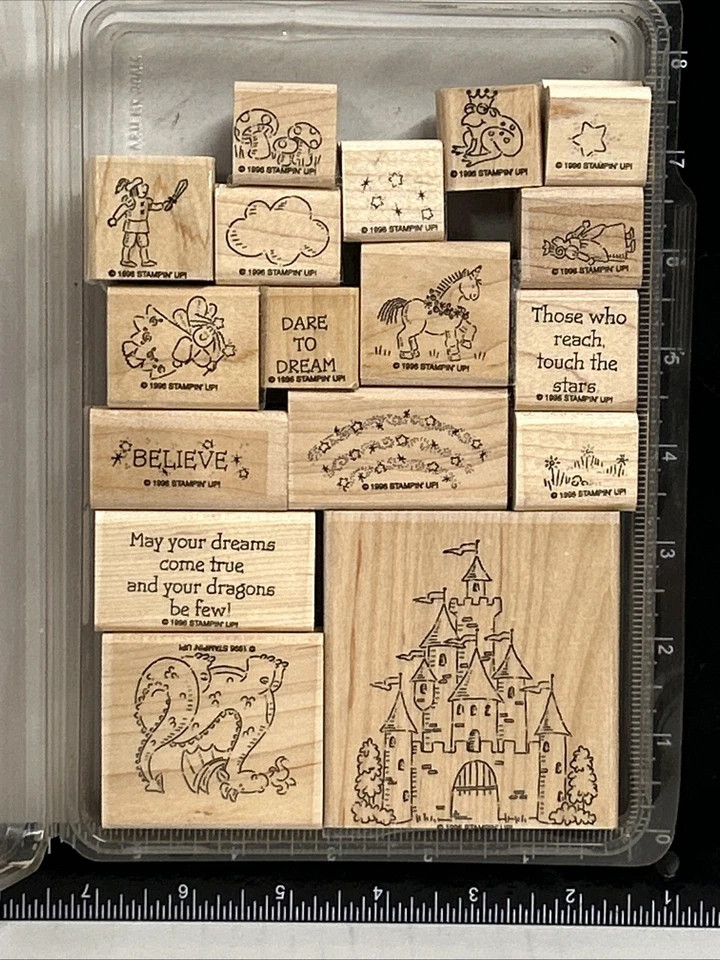 Stampin' Up Dreams & Dragons Caballero Princesa Castillo Rana Setas Unicornio Foto 1 de 4