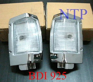 PAIR CHROME CORNER LIGHT SIGNAL INDICATOR FOR NISSAN NAVARA 92 - 97 D21 PICKUP - Picture 1 of 2