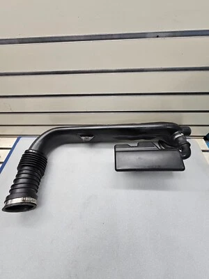 Шланг воздухозаборника двигателя Dodge Dart 2,4 л 13–16 годов выпуска воздуховод Mopar в сборе изготовитель оборудования - Изображение 1 из 4