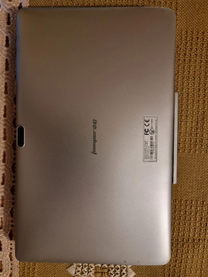 Jumper EZpad Pro 6 2in1 Tablet/Laptop 11.6" 4GB RAM 64GB SSD - **FAULT** - Image 1 of 3