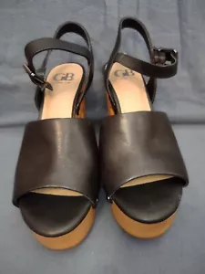 GB Gianni Bini Meri-Cana Damengröße 8,0 M schwarze Plateau-Sandale aus Leder mit Nagelnieten - Bild 1 von 6