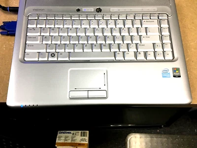 Teclado placa base Dell Inspiron 1525 Palmtop usado, montaje de estuche inferior Foto 1 de 4