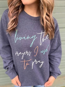 Living the Prayers Sweatshirt - Bild 1 von 5