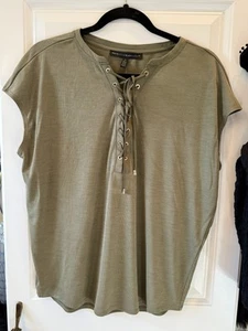 Blusa con lazo frontal verde mercado negro de la Casa Blanca talla pequeña - Imagen 1 de 6