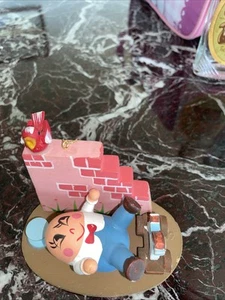 Decorazione natalizia vintage Humpty Dumpty su parete legno legno - Foto 1 di 10