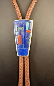 Corbata Navajo Tuff Cast Turquesa, Coral y Sugilite Bolo de Edison Cummings - Imagen 1 de 5