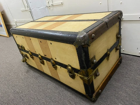 Antique Traditional American Steamer Trunk Coffee Table by Oshkosh Co Cover
