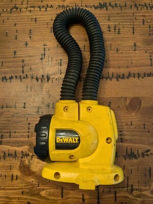 Linterna-herramienta recargable inalámbrica flexible DeWALT DW919 18V solo A11 Foto 1 de 3