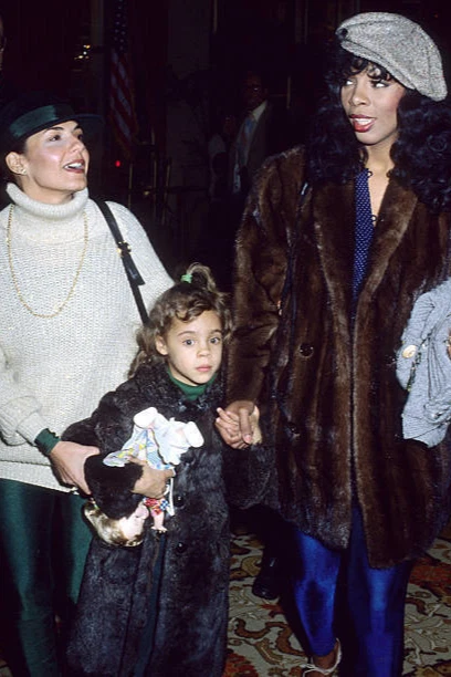 Donna Summer and daughter Mimi in LA - 1979 4x6 PHOTO - Image 1 of 1