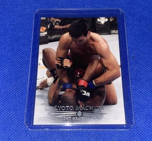 Tarjeta de tiro de título Lyoto Machida 2011 Topps UFC #23 en cargador superior - Imagen 1 de 3