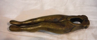 Antiguo Cascanueces de Latón Sólido Damas Piernas/Caderas Hoja Acento, Hecho en Inglaterra Usado en Excelente Condición Foto 1 de 4